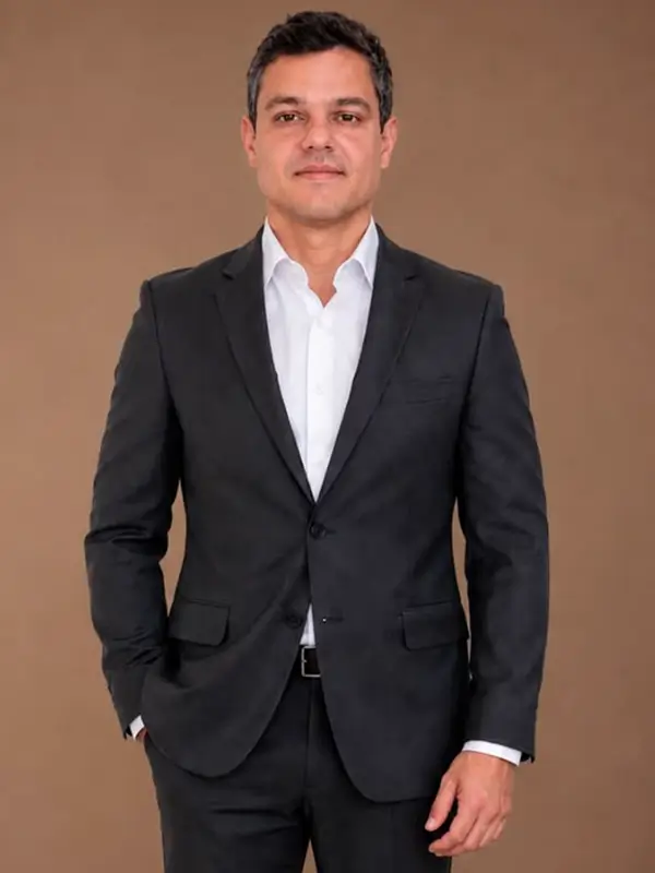 Dr. Caio Caliseo